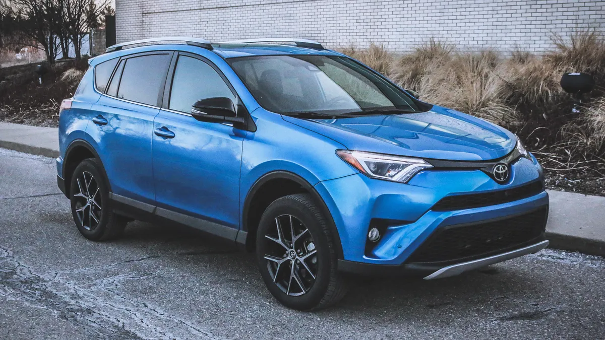 Toyota RAV4 SE vs XLE: Key Comparisons and Insights