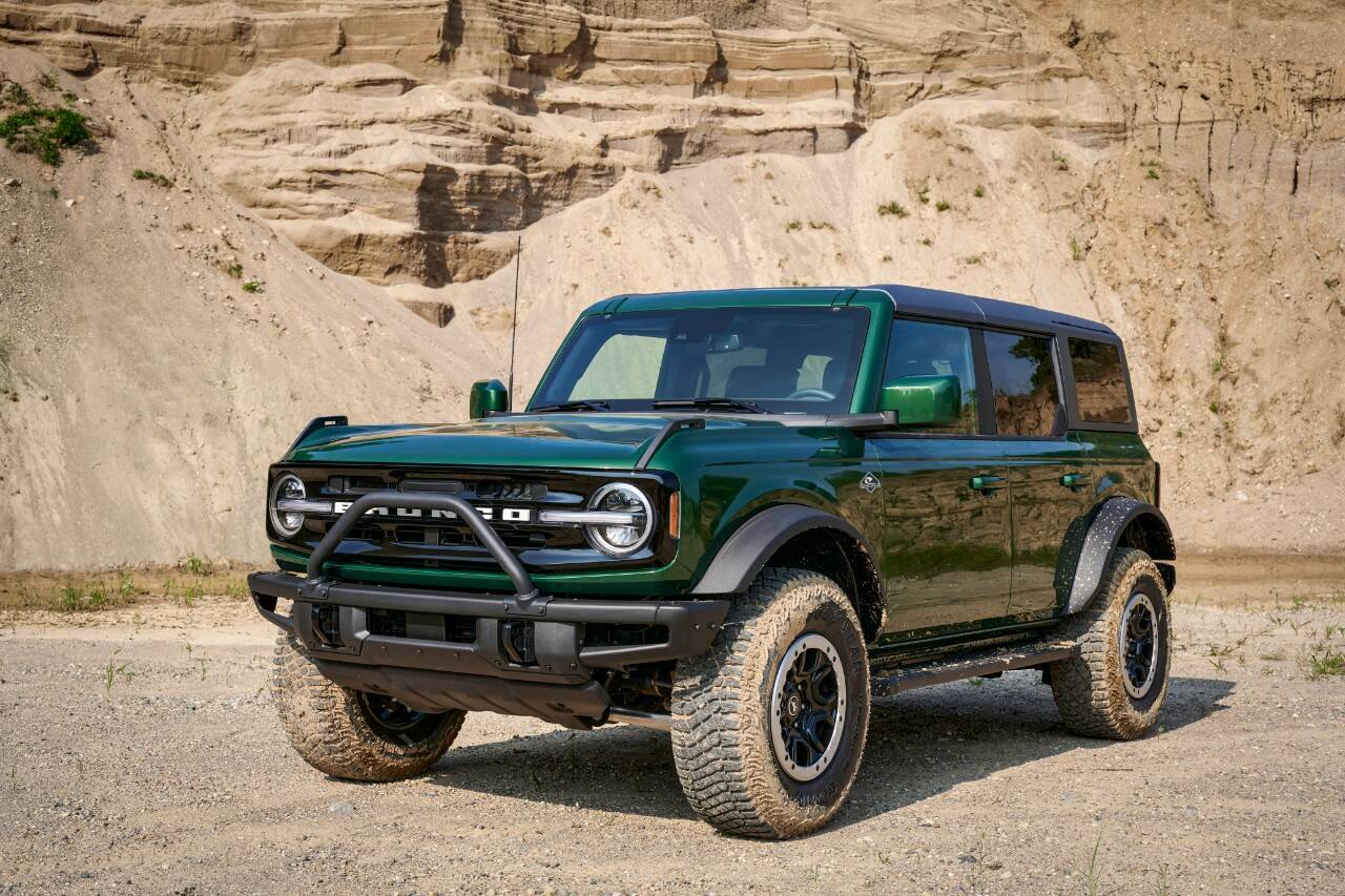 Ford Bronco Badlands vs Outer Banks: A Comparison