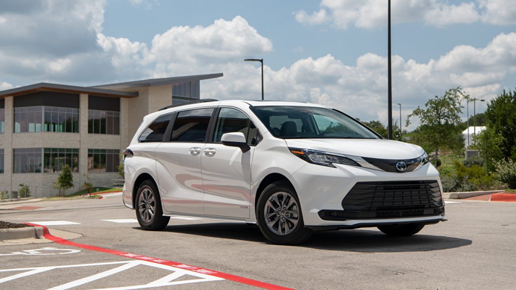 Toyota Sienna XLE vs LE: Key Comparisons
